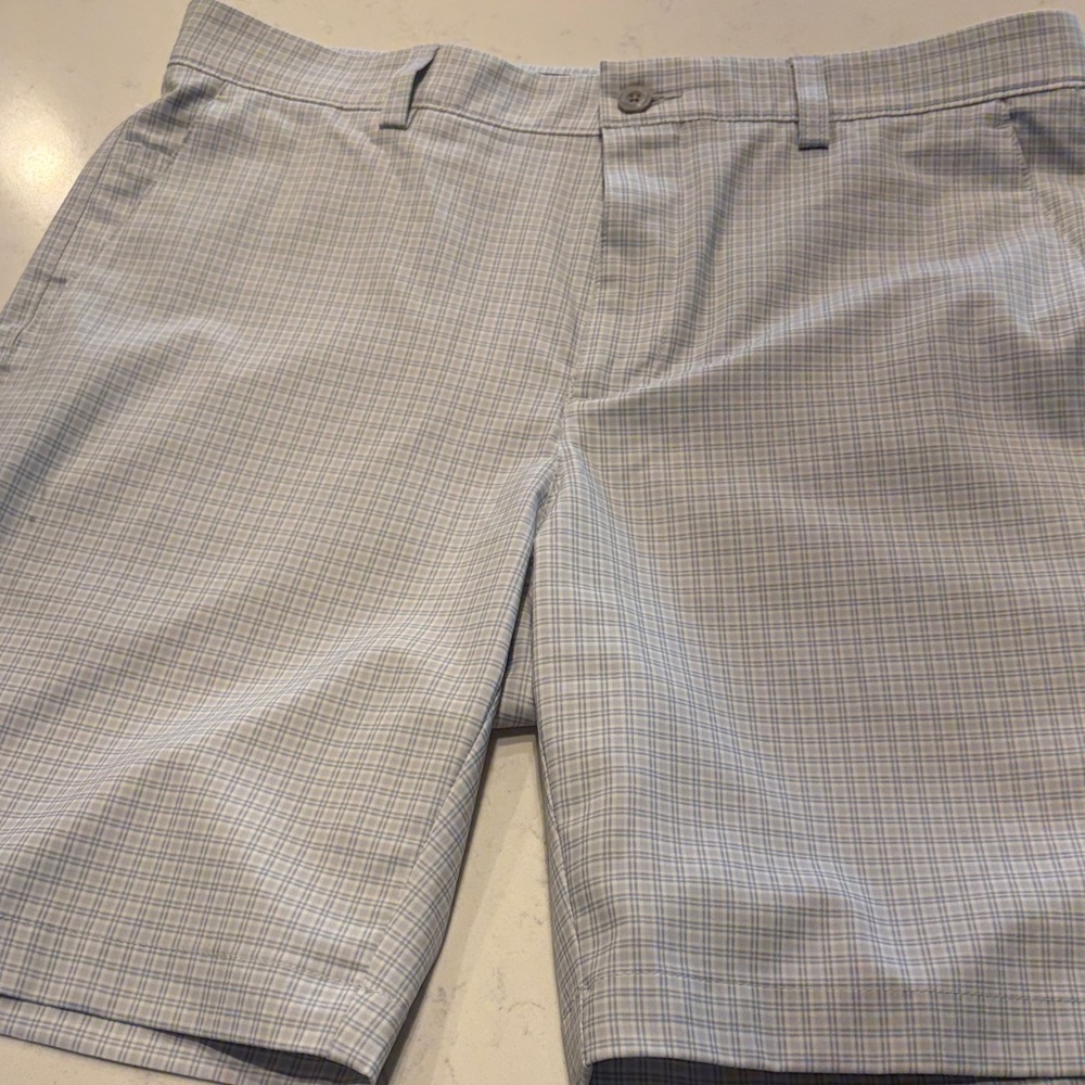 PGA Tour Light Gray Plaid Men's Shorts